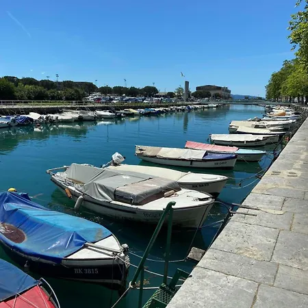 Blue Dolphin Apartament *